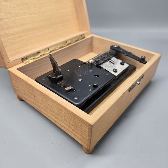 Vintage Thorens Music Box With 30 Teeth Plays But Missing 5 Teeth - Picture 6 of 14